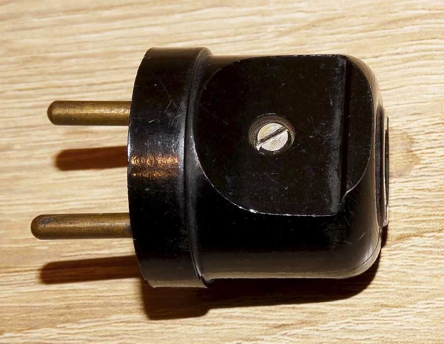 Wtyk wtyczka sieciowa bakelitowa RWT A-4, 6 A / 250 V RETRO PRL