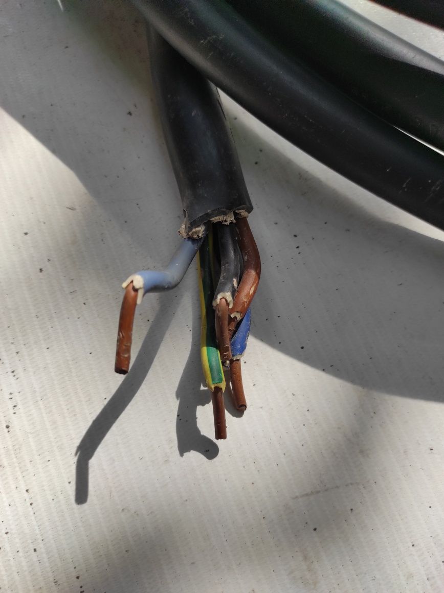 Kabel zewnętrzny zasil. od skrzynki okrągły gruby pięciożyłowy 5m80cm