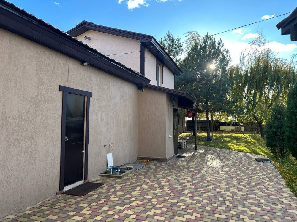 Продам двоповерховий будинок у Краснопіллі