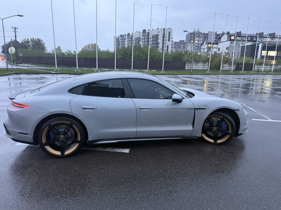 Продам Porche Taycan 2020