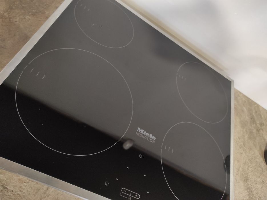Индукционная варочная поверхность Miele KM 6115