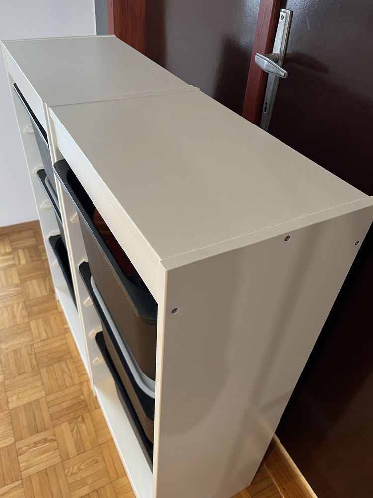 Ikea Trofast, dwie szafki z pojemnikami.