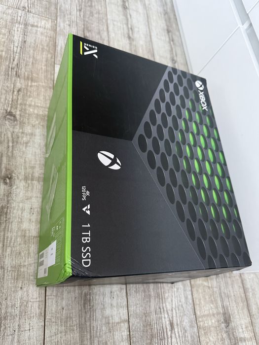 Xbox Series X + pad Forza Horizon 5 - stan bdb świeżo po serwisie