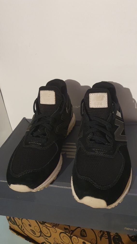 Sneakersy czarne sportowe New Balance rozmiar 40.5 / wkładka 25.5 cm
