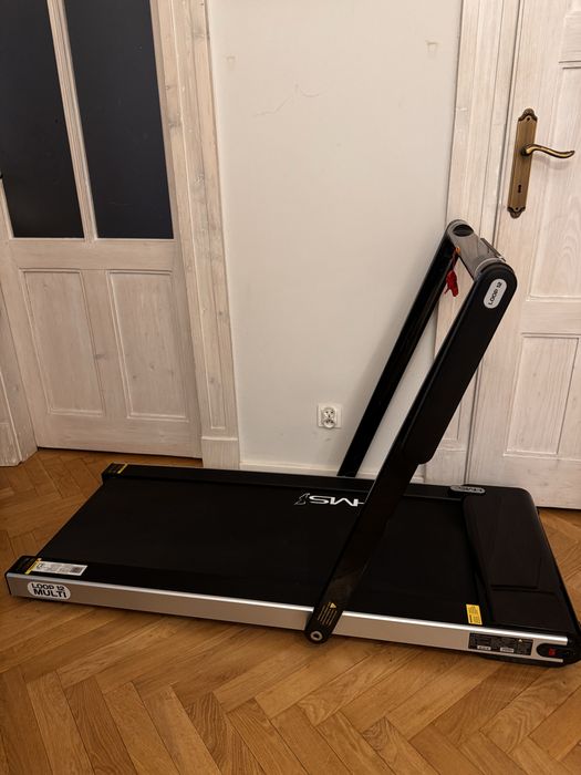 Bieżnia elektryczna z biurkiem HMS LOOP12 MULTI BLACK  używana