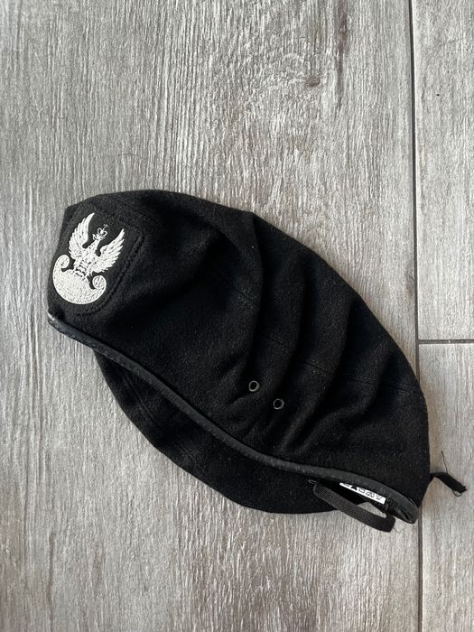 Czarny beret rozmiar 55