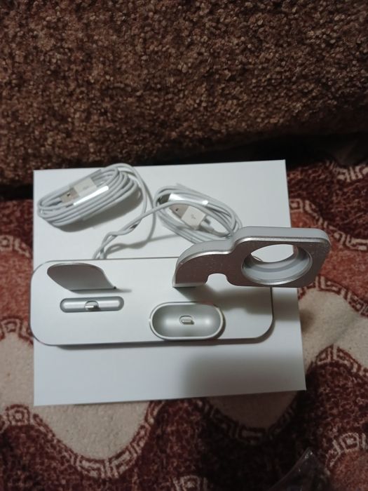 Бездротовий зарядний пристрій 3 в 1 для гаджетів від Apple