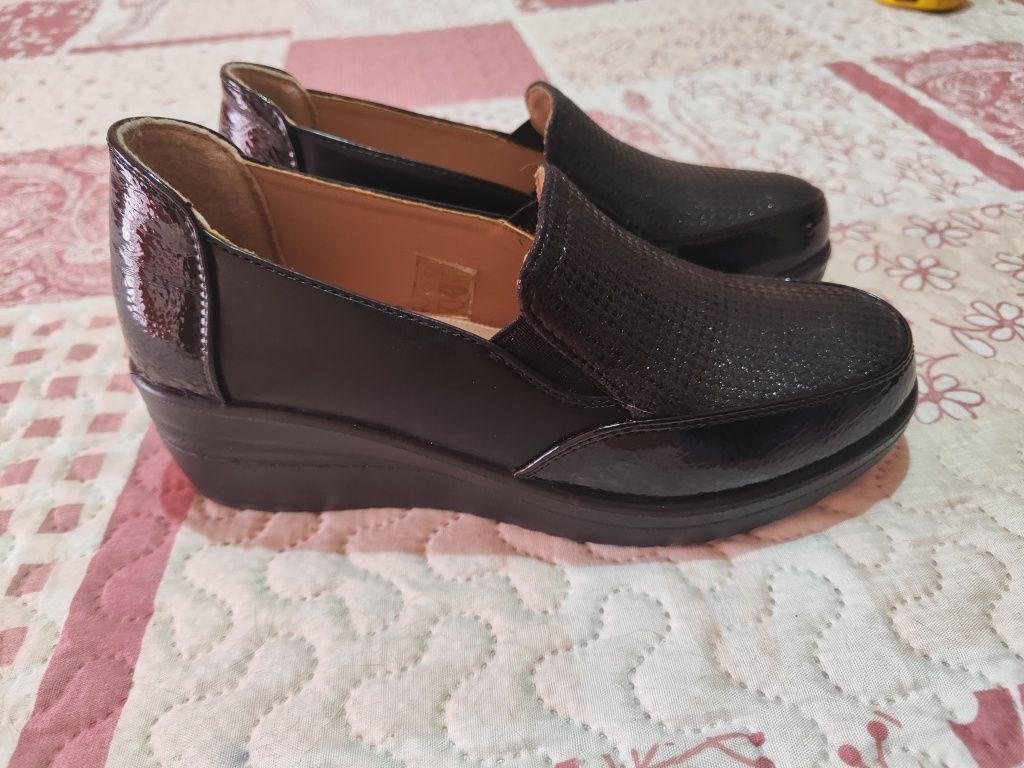 Sapatos.  NOVOS.