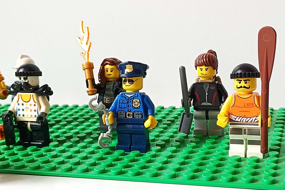 LEGO figurki 8szt + GRATIS figurka pieska