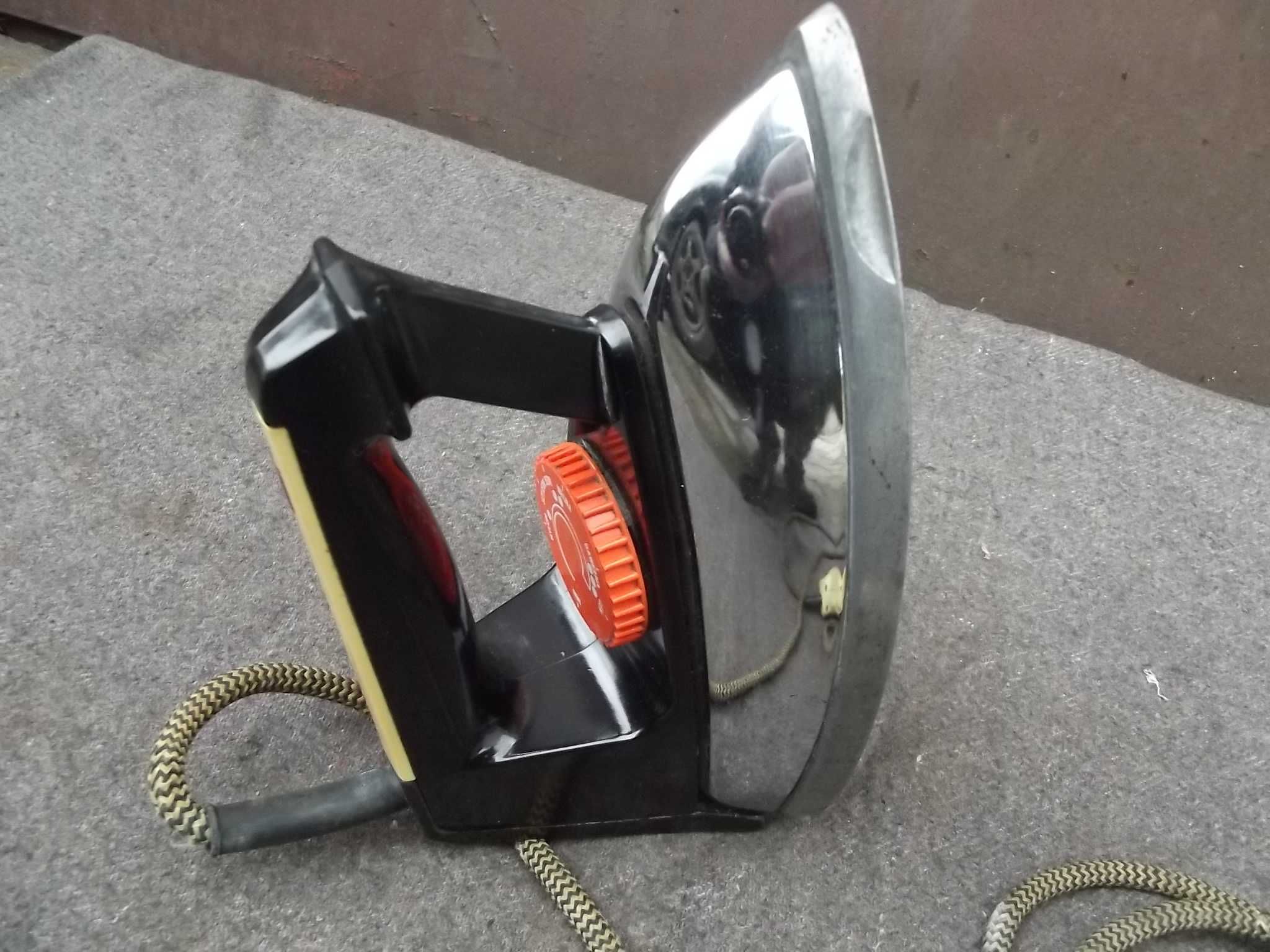 Stare żelazko elektryczne PRL