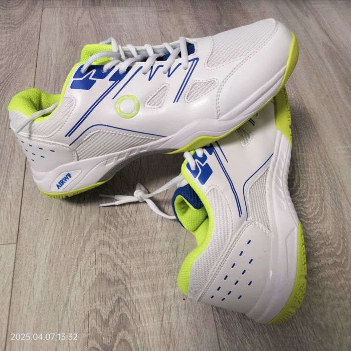 Кросівки всесезонні