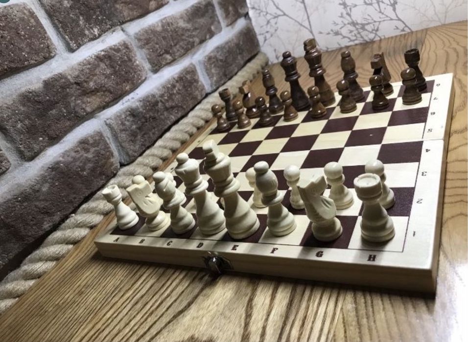 Шахи шахматы дерев'яні  Нові! розмір дошки 30х30см