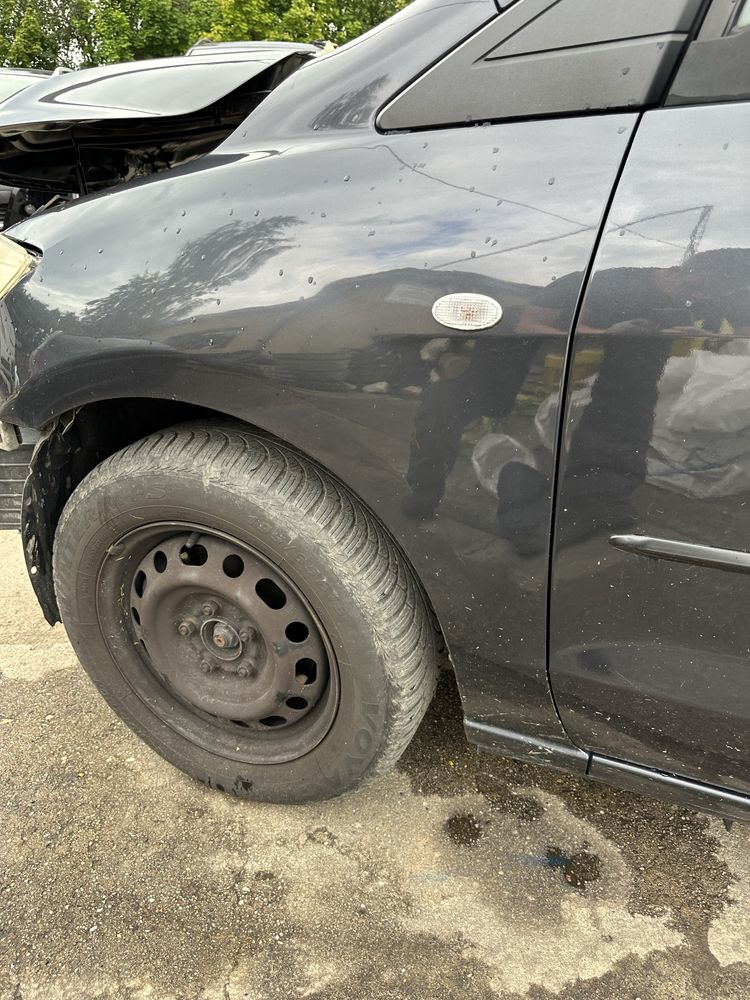 Błotnik Mazda V Lewy przód Mazda 5