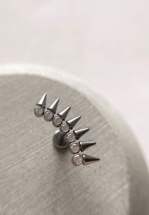 Титановые накрутки на лабрет и кликеры для пирсинга с цирконий!