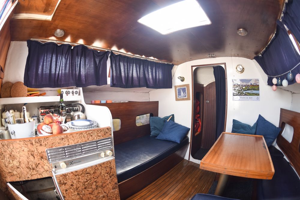 Продам парусно-моторную яхту Jeanneau Poker 27