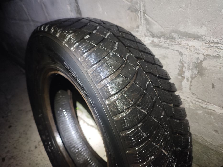 Продам резину 205/75/R15