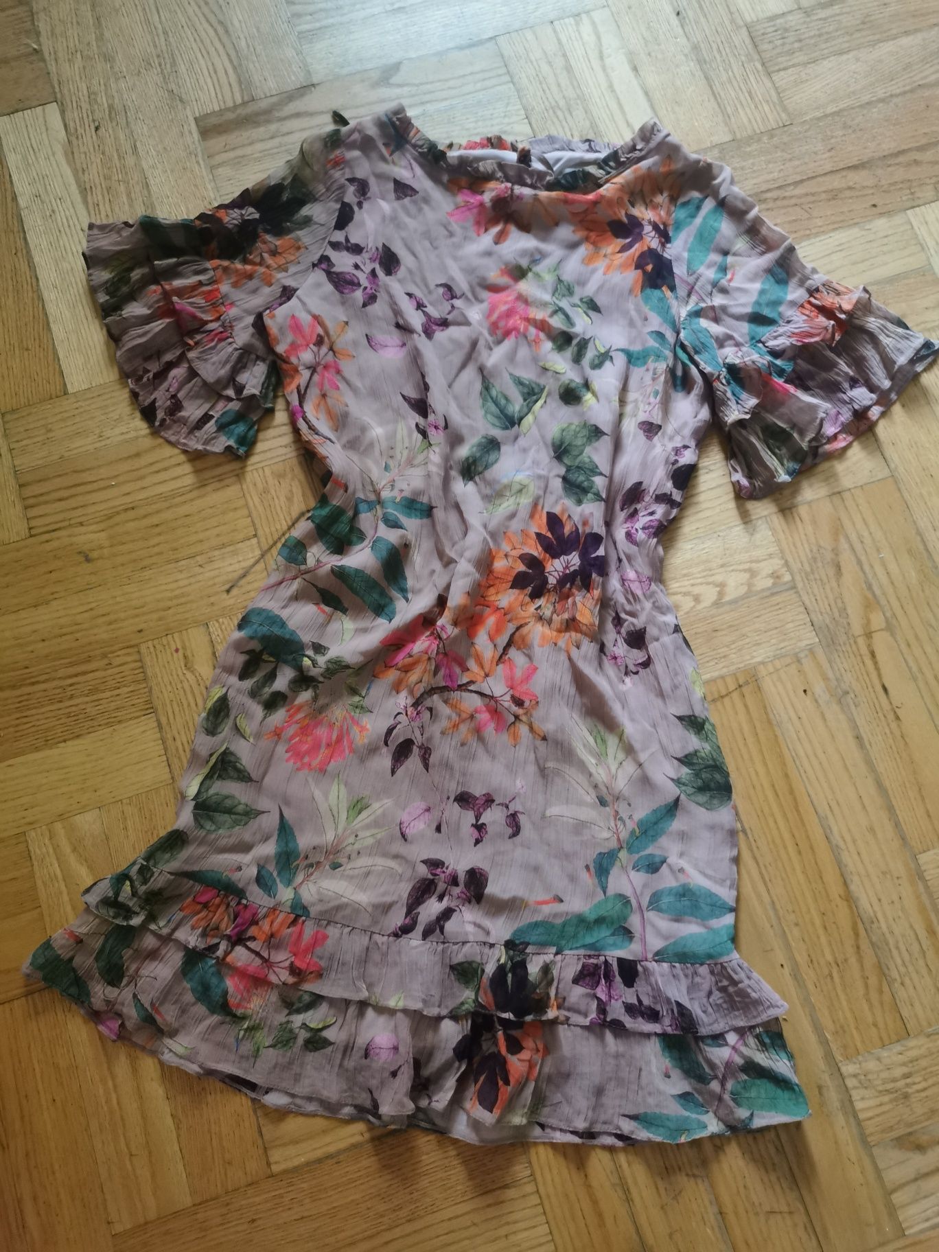Sukienka w kwiaty idealna na wiosnę 100% wiskoza Cotton Club r. S
N