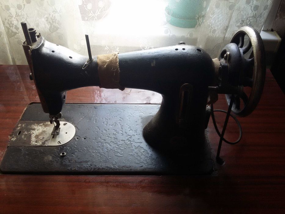 Продам швейную машинку