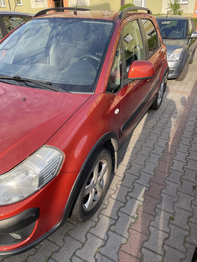 Suzuki Sx4 czerwony