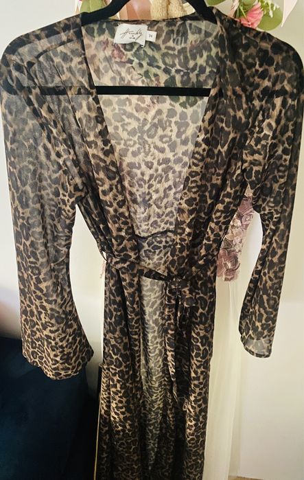 Śliczny praktycznie nowy narzutka plażowa Na-kd rozmiar z metki XS/S