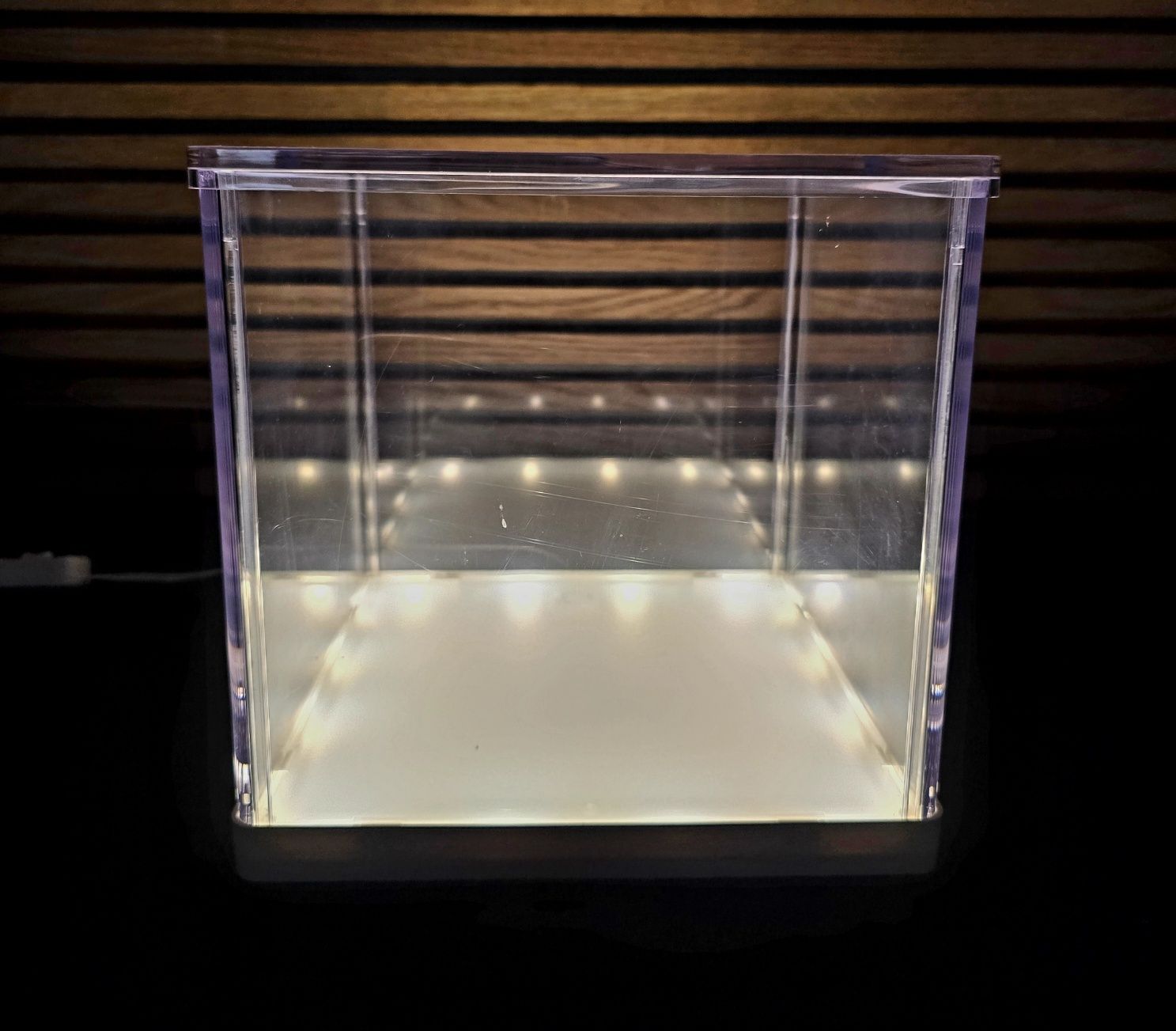 Caixas acrílico com luz lead
