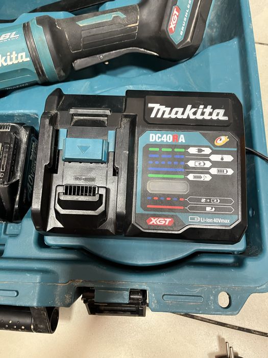 Акумуляторна болгарка Makita Ga038Gt201