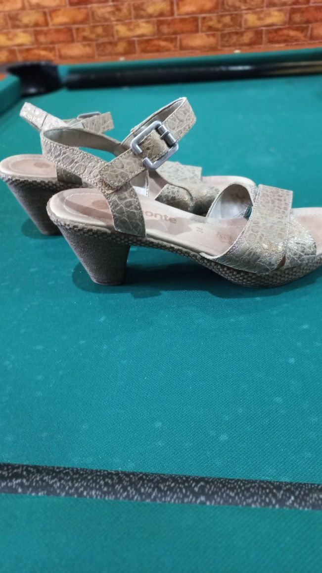 Sandały damskie skórzane,rozmiar 38, wkładka 24,5 cm, obcas 6 cm