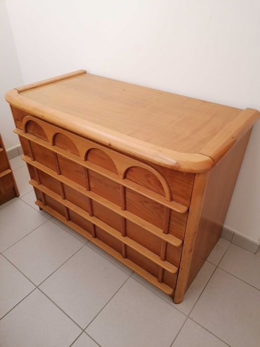 cómoda e 2 mesinhas de cabeceira