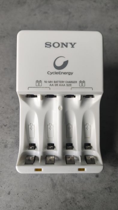 Зарядное устройство Sony BCG-34HH