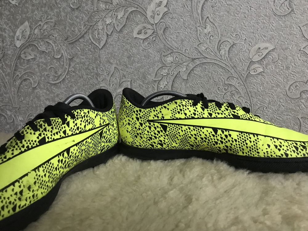 Оригинал, новые сороконожки, футзалки Nike Bravata 44 43,5 43 28 27,5