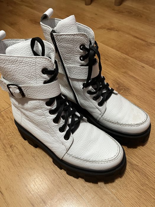 Осінні ботінки на шнурку