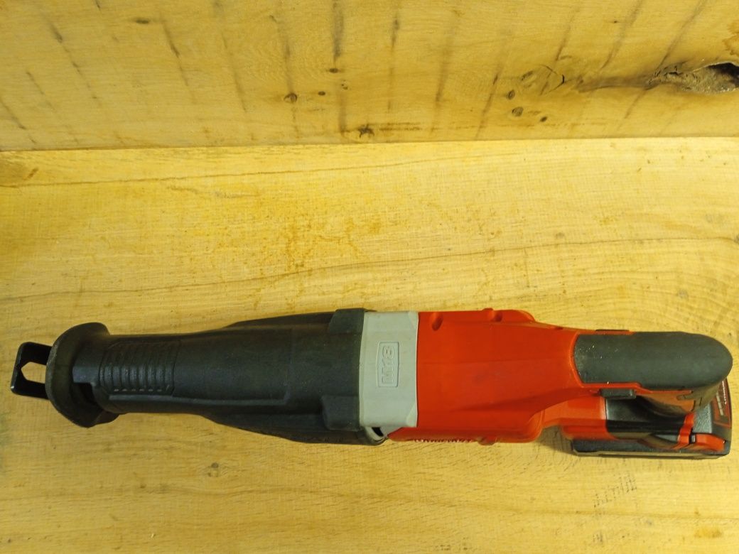 Milwaukee M18BSX + 5ah piła szablasta