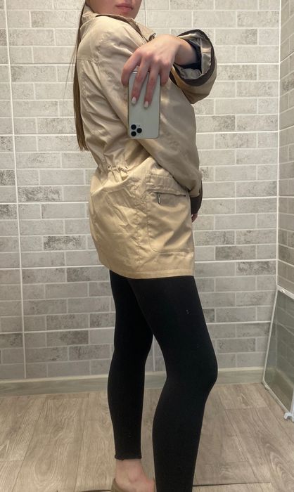 Бежевий тренч , куртка робочого