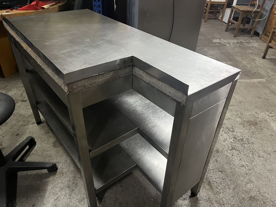 Escaparate bancada em aço inox com gavte e prateleiras