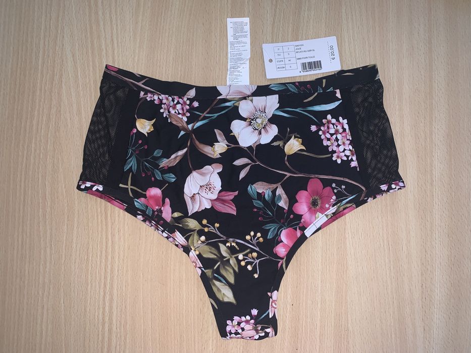 Cueca de bikini cintura subida calzedonia