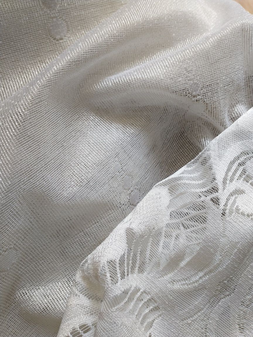 Firanka biała z tkaniny typu kryształek 245x232 cm wys.