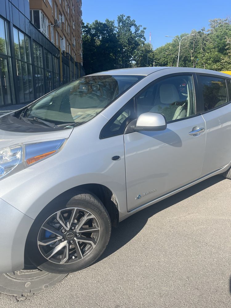 Nissan leaf 2014 soh 80% 10 палок