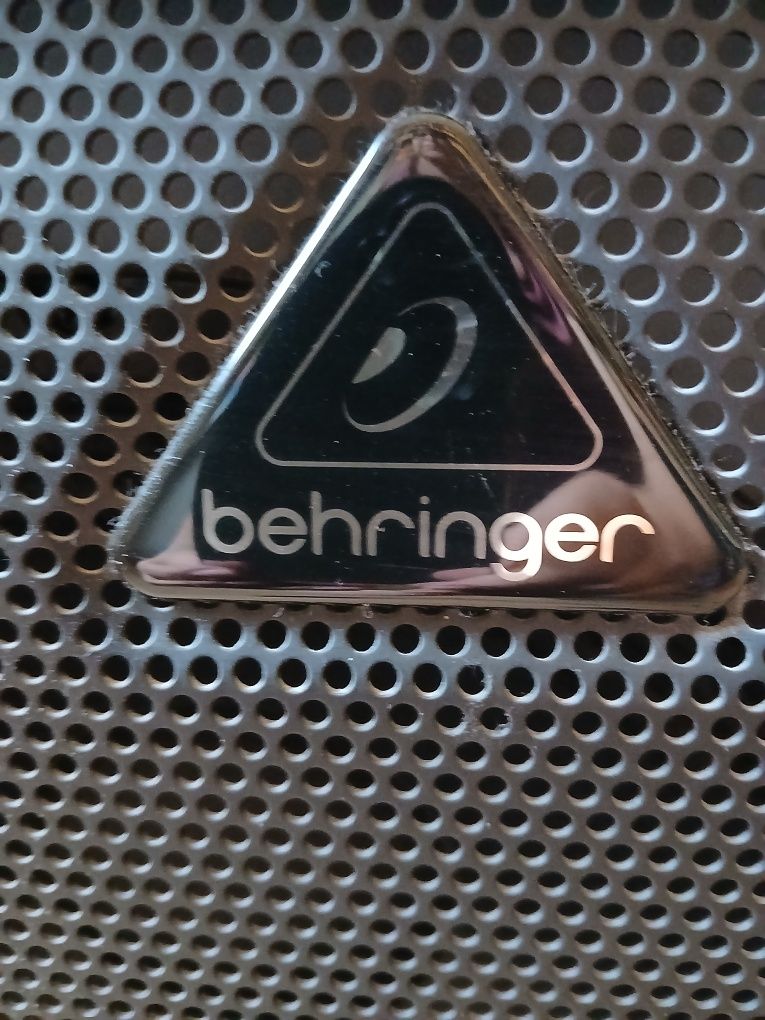 Wzmacniacz. Behringer K900FX