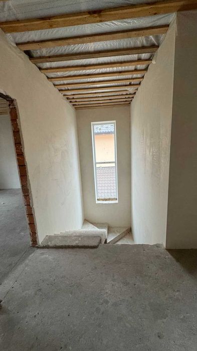 Великий будинок з терасою, ділянкою. єОселя, постанова, сертифікат