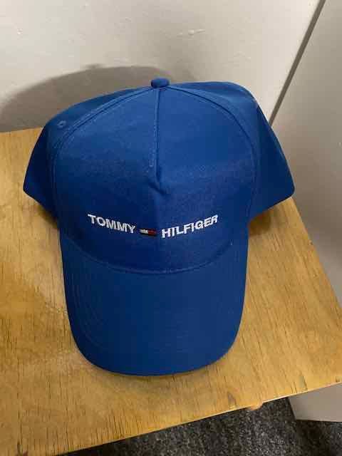 Tommy Hilfiger - czapka z daszkiem.