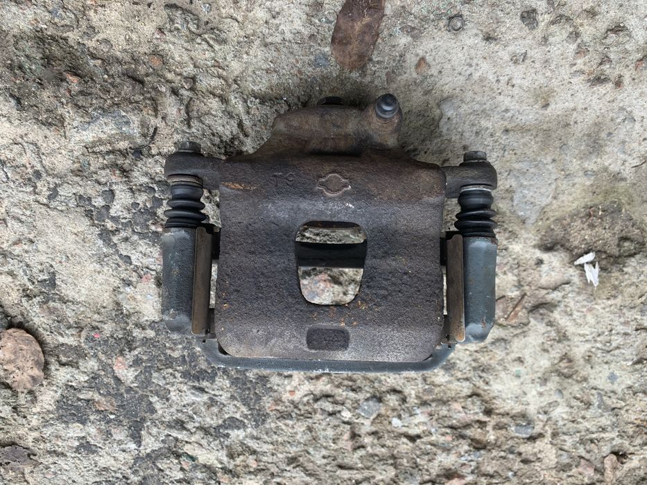 Супорт передній Nissan Maxsima 2.0