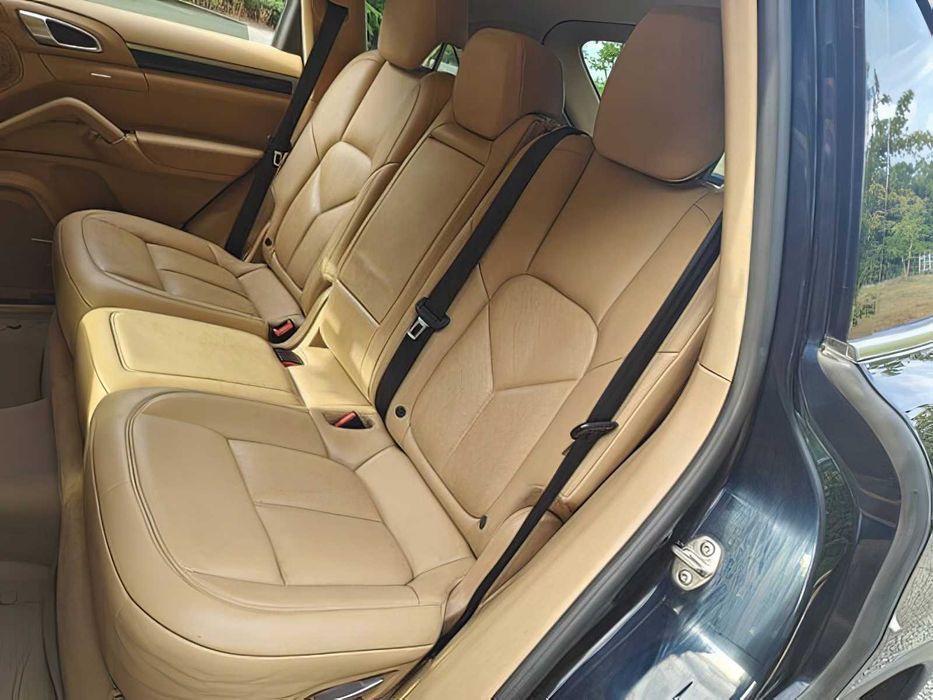 Porsche Cayenne      2015