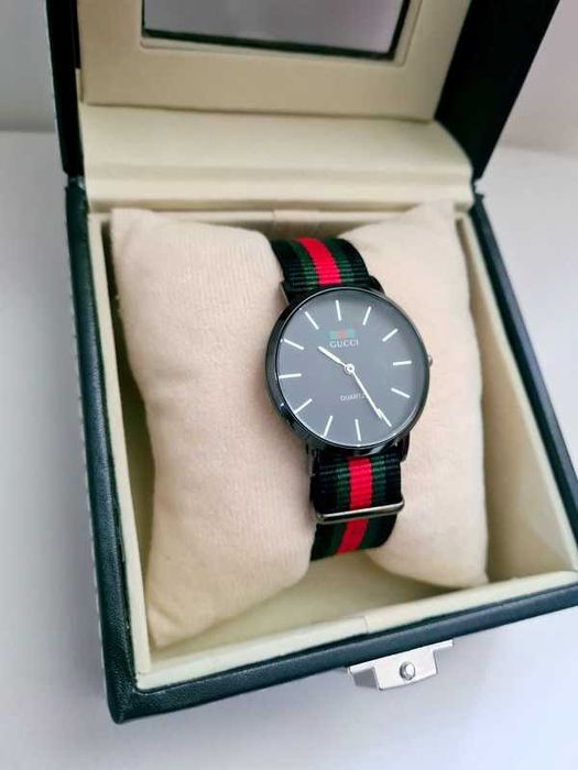 Zegarek damski Gucci średnica 3,4cm  nowy w pudełku