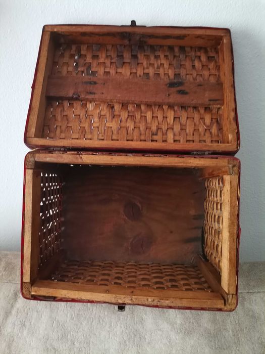 Cesta de Vega e madeira antigas