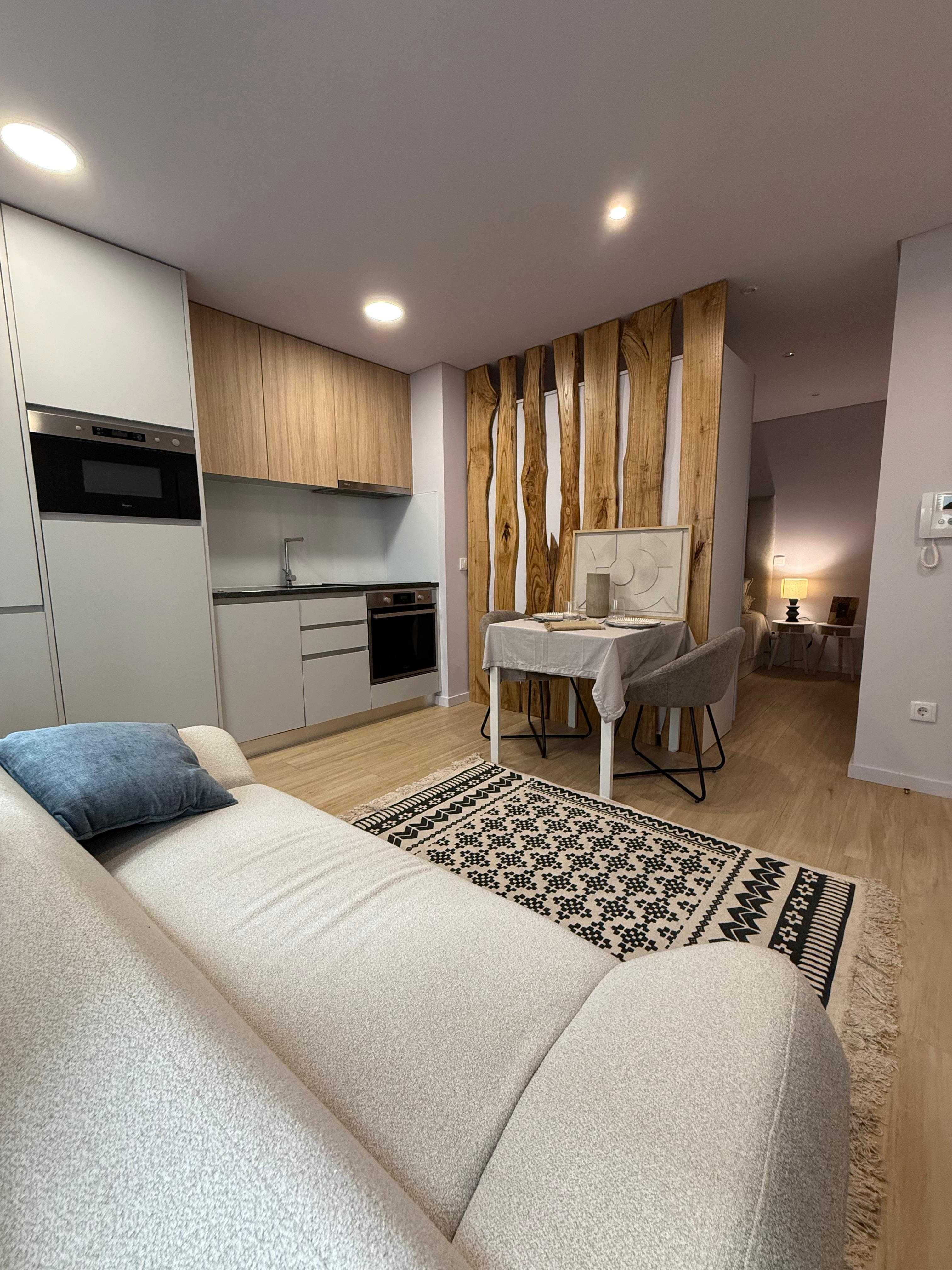 Estúdio Mobilado para Alugar – Centro do Porto (28 m²)