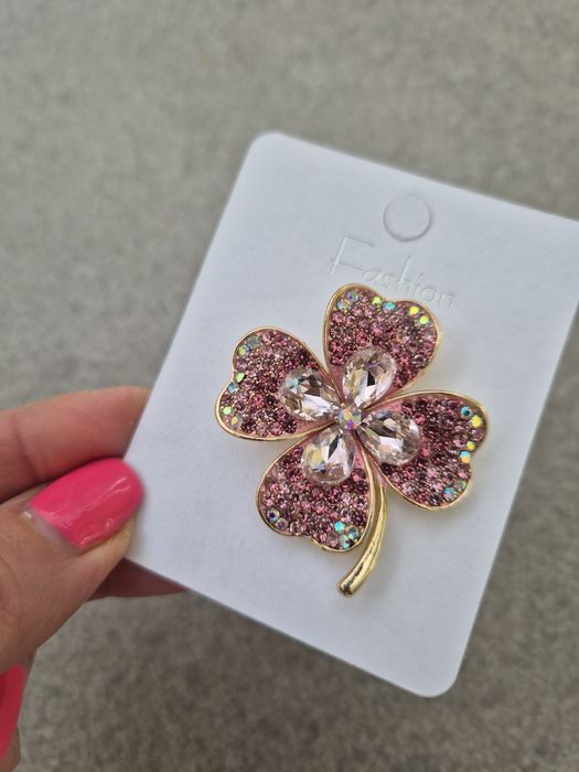 Broszka koniczynka różowa