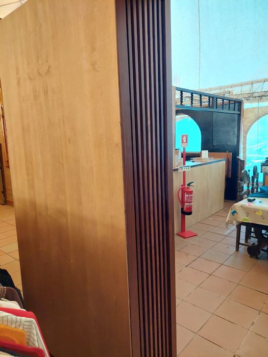 Movel em madeira maciço