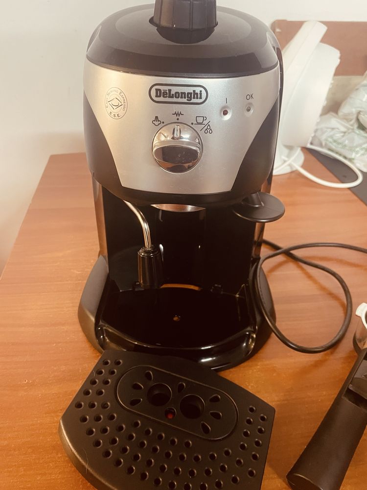 MÁQUINA DE CAFÉ EXPRESSO DELONGHI