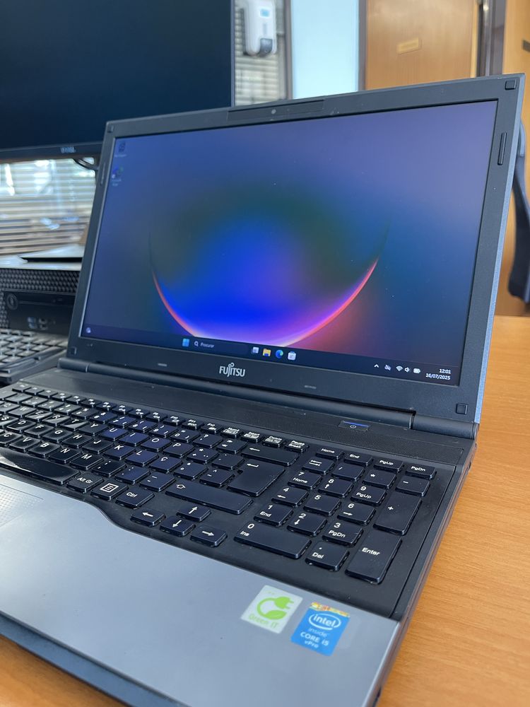 Fujifilm Lifebook A Series / i5 / 8gb ram