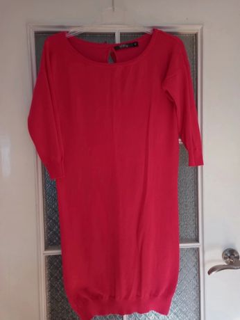 Sukienka dzianinowa czerwoną Reserved